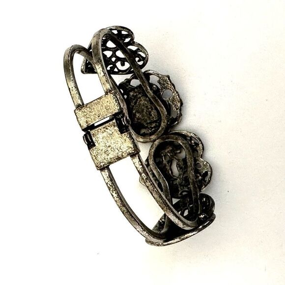 Silver tone heart bracelet - Picture 5 of 8